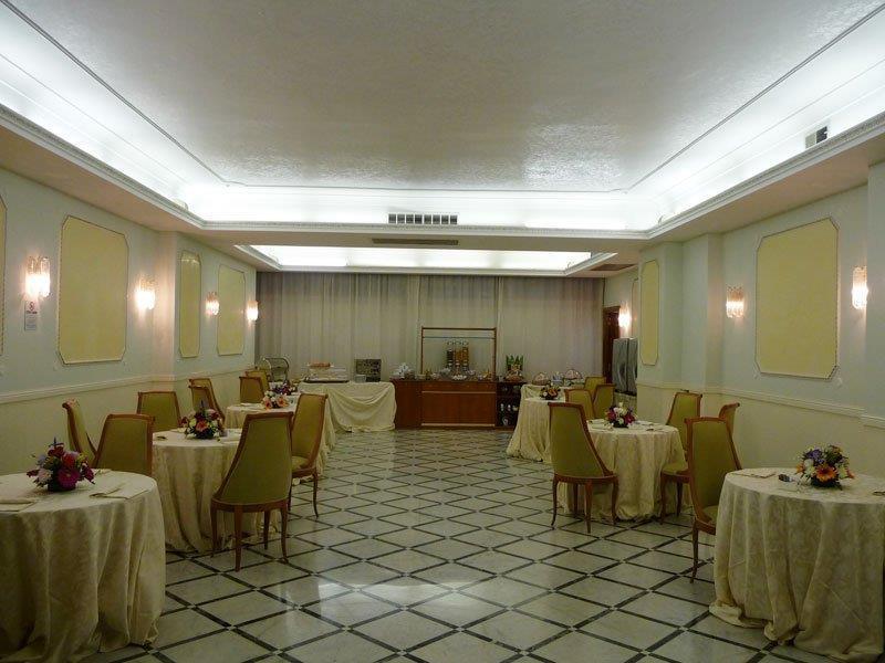 Hotel Romulus Restaurante foto